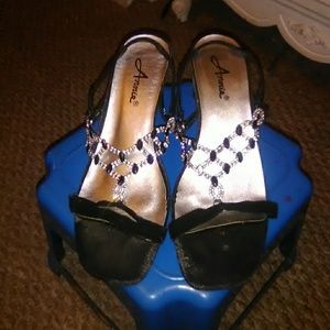 Arnie 2.5 inch heels size 7m